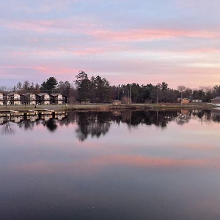 Bridge Inn Tomhawk - 2Nd Floor, 1 King Size Bed, Balcony, River View Tomahawk Exterior photo