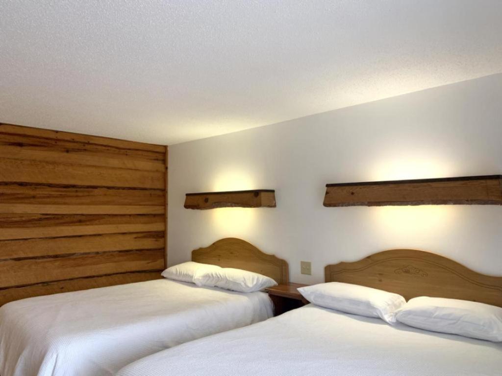Bridge Inn Tomhawk - 2Nd Floor, 1 King Size Bed, Balcony, River View Tomahawk Exterior photo
